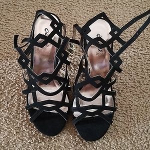 SALE 🎈 3/$15 Bundle.Black strappy Heels